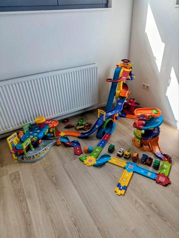 Heel veel VTech toet toet auto  beschikbaar voor biedingen