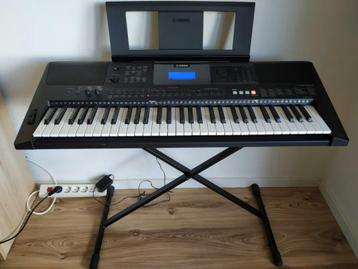 Yamaha Keyboard PSR-E453 + Standaard beschikbaar voor biedingen