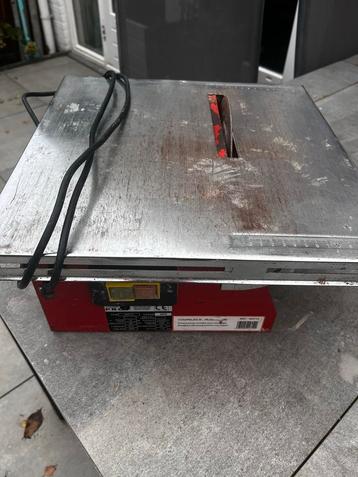 Tegel zaagmachine beschikbaar voor biedingen