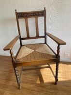 Antieke eiken stoel met armleuningen en rieten zitting, Huis en Inrichting, Stoelen, Ophalen, Gebruikt, Bruin, Hout
