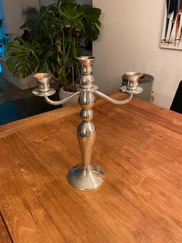 4 kandelaren voor kaarsen beschikbaar voor biedingen