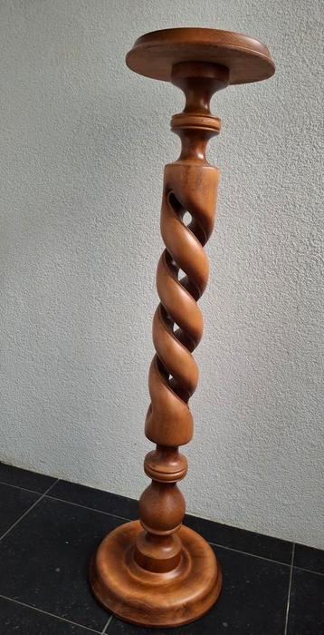 Bijzonder massief hout gedraaide zuil/planten tafeltje  beschikbaar voor biedingen
