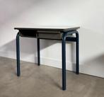 Leuk vintage schooltafeltje met blauwe pootjes, Kinderen en Baby's, Kinderkamer | Tafels en Stoelen, Ophalen, Gebruikt