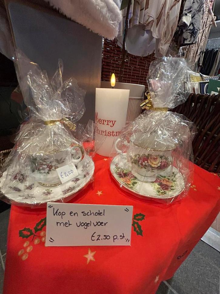 Kop en schotel met vogelvoer, Diversen, Kerst, Zo goed als nieuw, Ophalen