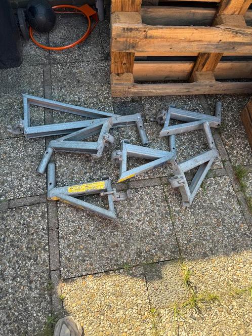 Set metalen gevel-/steigersteunen / hoekbeugels (verzinkt), Doe-het-zelf en Verbouw, Steigers, Zo goed als nieuw, Overige typen