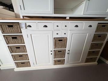 hoogdressoir ''stuifakkers'' wit beschikbaar voor biedingen
