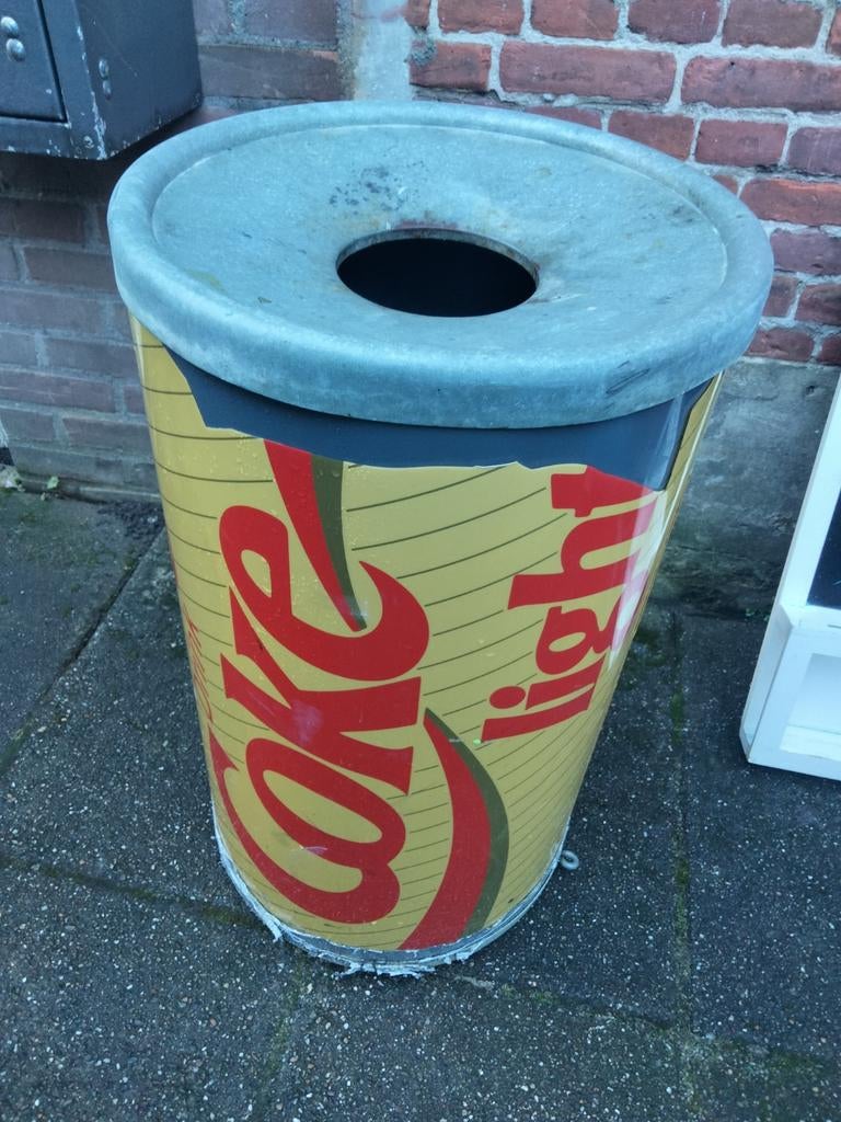 Grote vuilnisbak Cola Cola, 40 liter of meer, Ophalen, 50 tot 75 cm