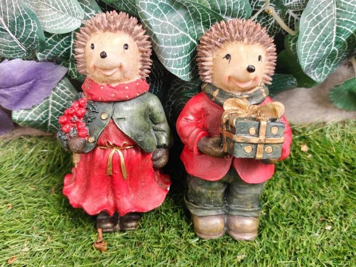 Set van twee egels – kerstdecoratie – resin figuren, Verzamelen, Beelden en Beeldjes, Nieuw, Dier, Ophalen of Verzenden