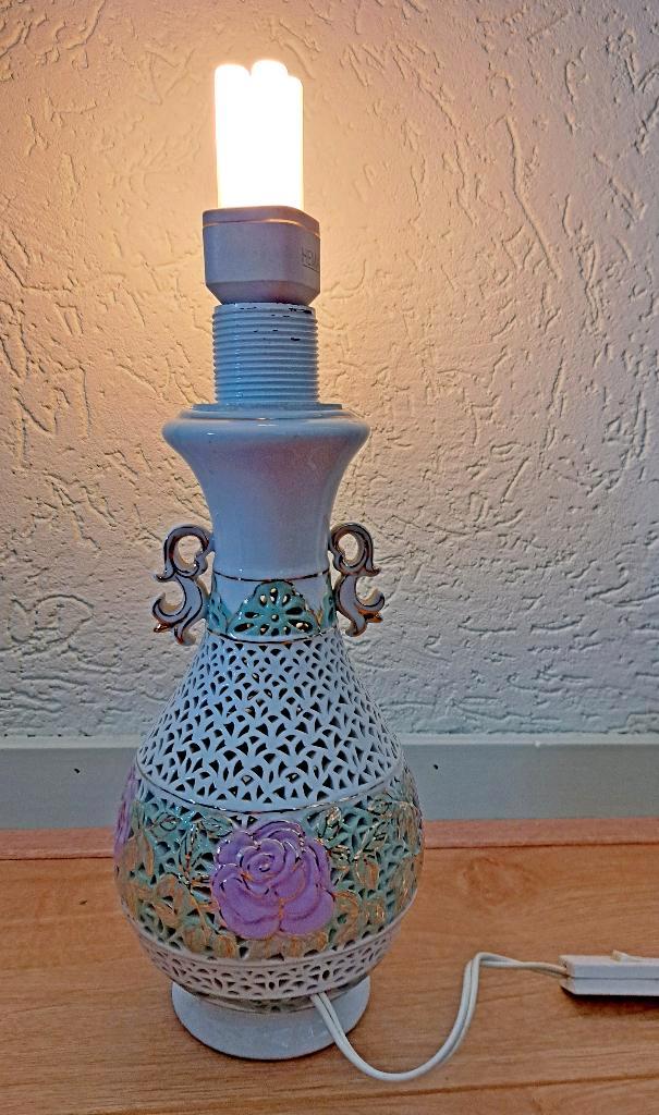Porselein ajour lampvoet tafellamp rozen goud wit vaaslamp, Huis en Inrichting, Lampen | Tafellampen, Gebruikt, Minder dan 50 cm