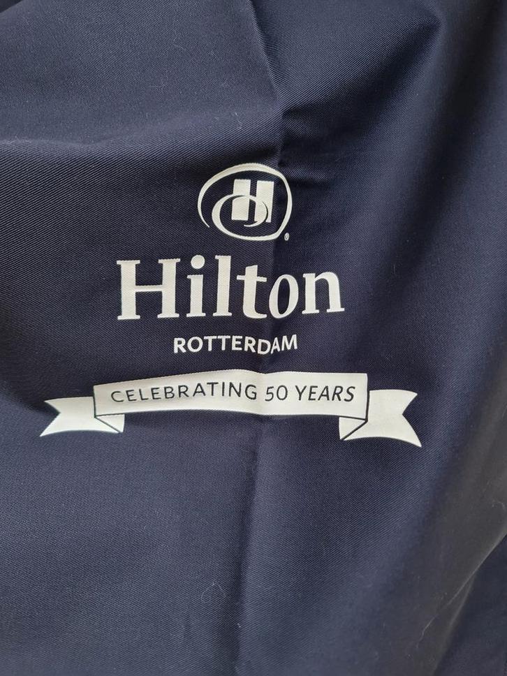 Hilton Hotel Rotterdam horeca sloof schort lang ongebruikt, Verzamelen, Merken en Reclamevoorwerpen, Zo goed als nieuw, Gebruiksvoorwerp