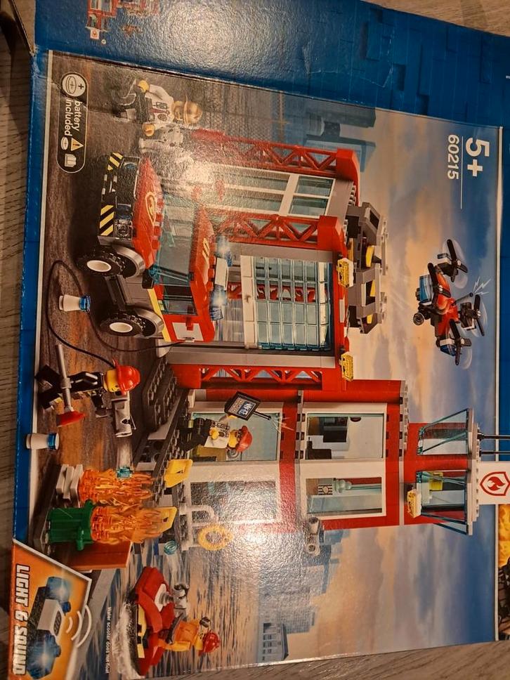Lego City Brandweerkazerne 60215 - Complete Set, Kinderen en Baby's, Speelgoed | Duplo en Lego, Zo goed als nieuw, Lego, Complete set