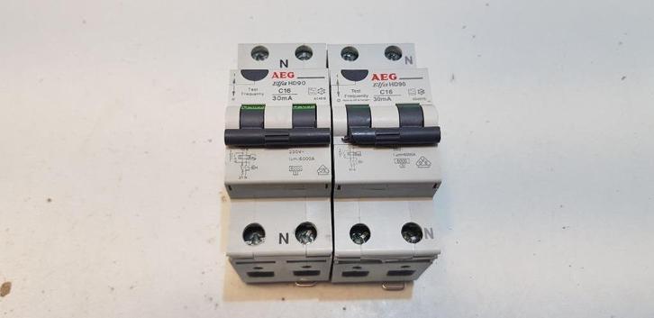 AEG Groepenkast Aardlekautomaat Elfa HD90 C16 30mA (2x), Hobby en Vrije tijd, Elektronica-componenten, Gebruikt, Ophalen of Verzenden