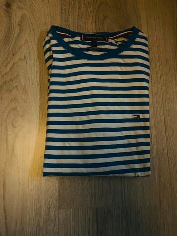 Mooi tommy shirt maat m. Gaat weg ivm niet meer passen beschikbaar voor biedingen