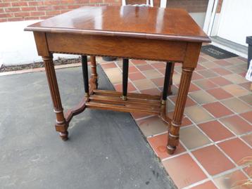 Prachtige antieke Nederlandse Empire kolommentafel in eiken beschikbaar voor biedingen