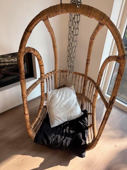 Rieten Hangstoel met Kussen, Huis en Inrichting, Stoelen, Zo goed als nieuw, Eén, Riet of Rotan, Bruin, Ophalen