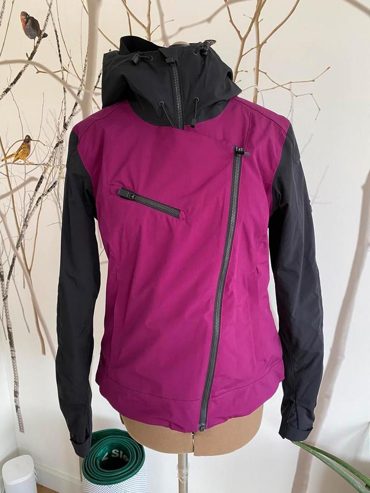 Peak pergormance skijack dames maat m, Kleding | Dames, Wintersportkleding, Zo goed als nieuw, Jack, Ophalen of Verzenden
