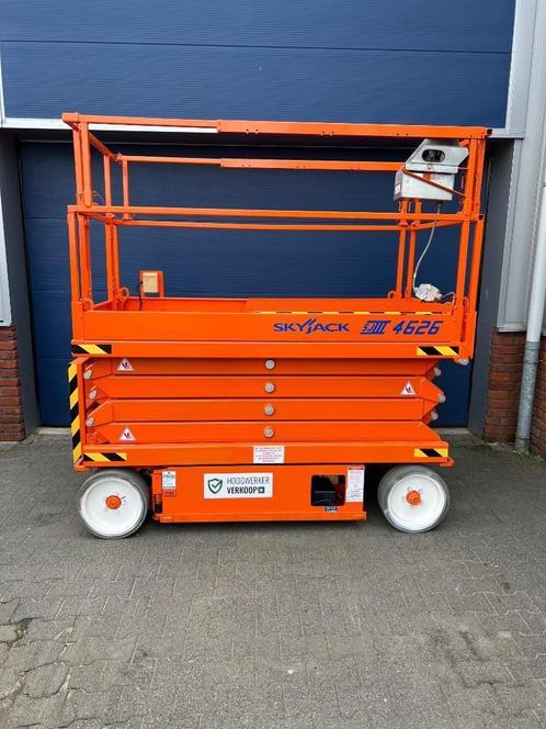 Skyjack elektrische Hoogwerker 1,2m breed 9,92m werkhoogte, Zakelijke goederen, Machines en Bouw | Liften, Steigers en Ladders