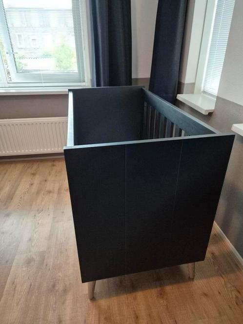 TWF Babykamer zwart 1 jaar oud, Kinderen en Baby's, Kinderkamer | Bedden, Zo goed als nieuw, Minder dan 140 cm, Minder dan 70 cm
