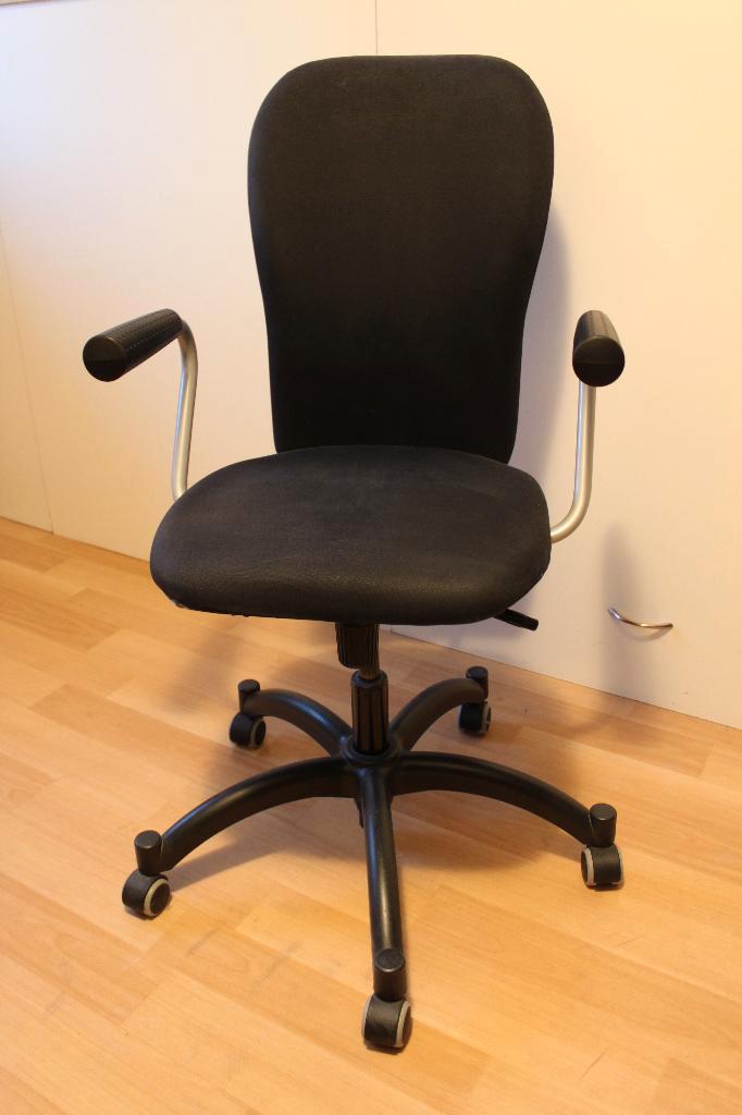 Bureaustoel Ikea, Huis en Inrichting, Bureaustoelen, Zo goed als nieuw, Bureaustoel, Zwart, Ophalen