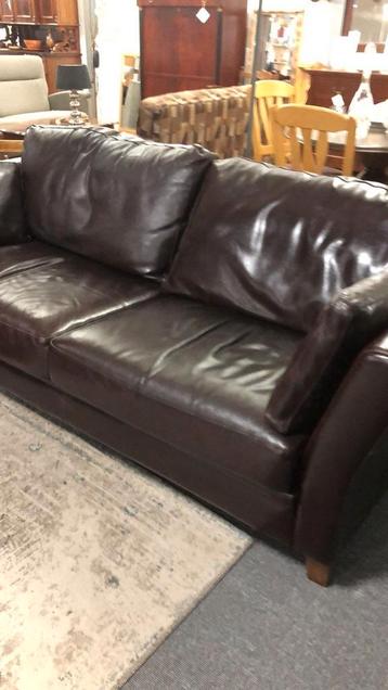 Donker bruin leren bankje beschikbaar voor biedingen