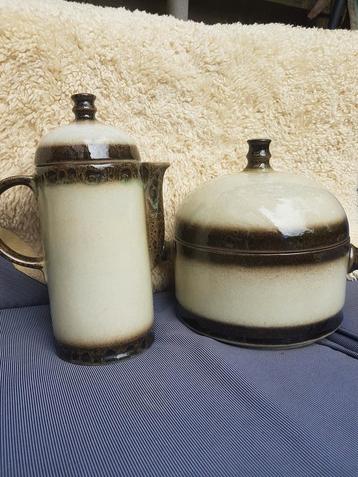 Vintage Ceramano theepot en koekpot beschikbaar voor biedingen