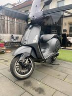 Vespa sprint 2015 mat grijs, Fietsen en Brommers, Brommers | Vespa, Ophalen of Verzenden, Zo goed als nieuw