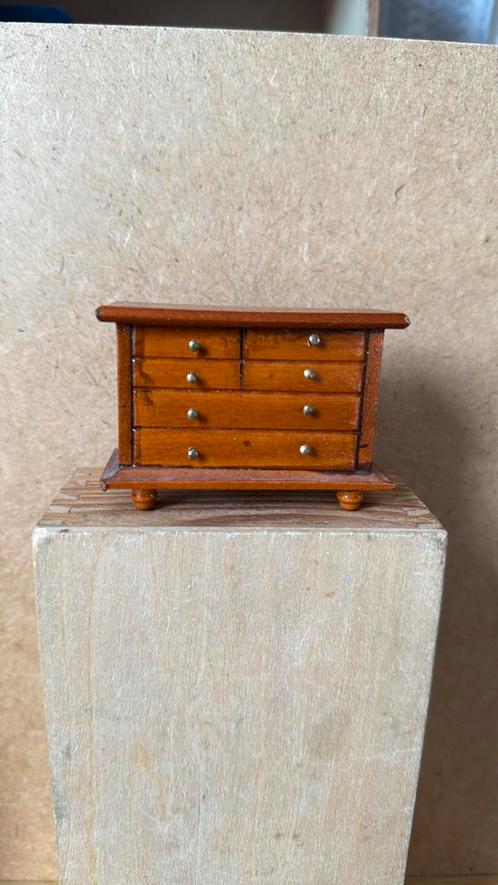 Klein dressoir kast (lades nep) hxbxd 5x7.2x3.1cm - hout, Verzamelen, Poppenhuizen en Toebehoren, Poppenhuis, Ophalen of Verzenden