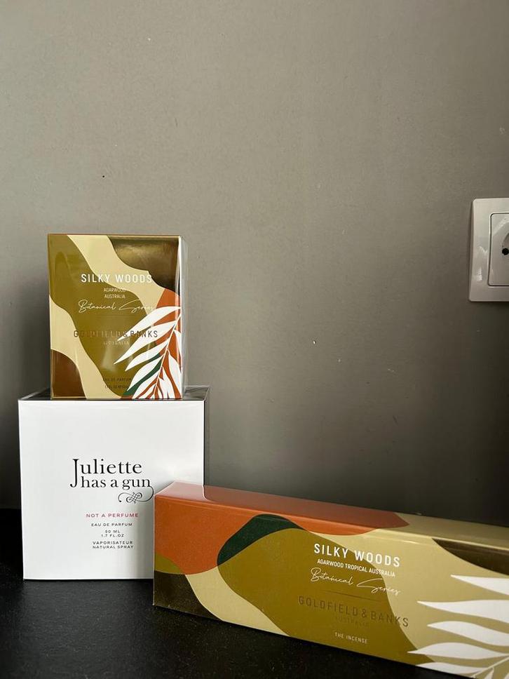 Silky woods & not a perfume, Sieraden, Tassen en Uiterlijk, Uiterlijk | Parfum, Nieuw, Ophalen of Verzenden