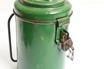 vintage collectebus met slotje collectanten bus  beschikbaar voor biedingen