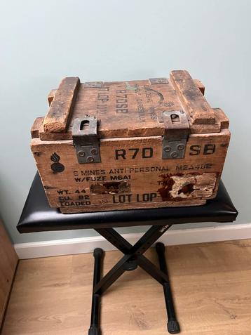 Decoratief munitiekistje beschikbaar voor biedingen