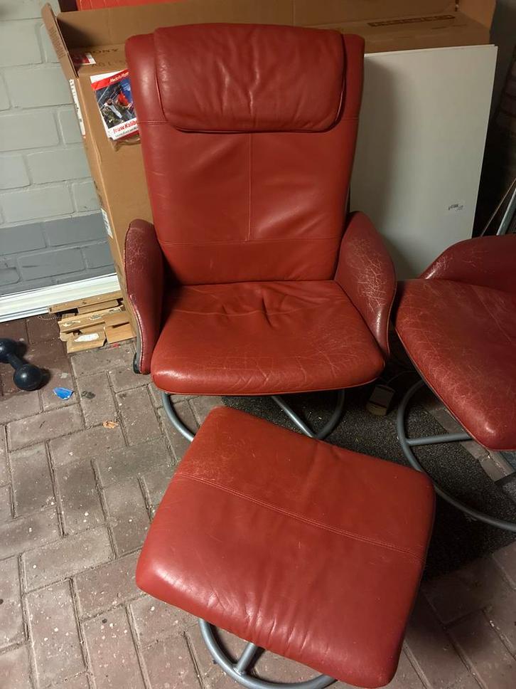 Twee rode relaxfauteuils - gebruikte staat, Huis en Inrichting, Stoelen, Gebruikt, Twee, Leer, Rood, Ophalen