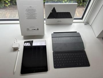 iPad 9e gen 64GB + Pencil + Keyboard Folio beschikbaar voor biedingen