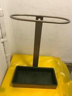 Industriële paraplu standaard met kunststof lekbak., Ophalen of Verzenden