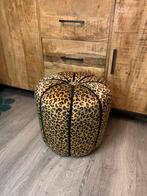 Mooie poef tijger stof suede tijger print, Ophalen of Verzenden, Zo goed als nieuw, Minder dan 50 cm