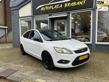 Ford Focus 1.8 Titanium / LEDER / CLIMAT / XENON / PDC beschikbaar voor biedingen