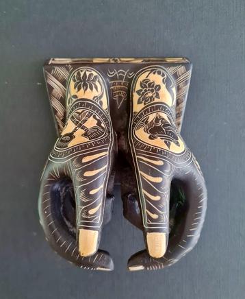 Nepalese Hand carved business card holder beschikbaar voor biedingen