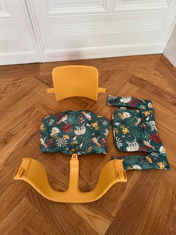 Stokke Tripp Trapp baby set (geel) met kussentjes beschikbaar voor biedingen