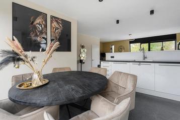 Tafel met 6 eet stoelen! beschikbaar voor biedingen