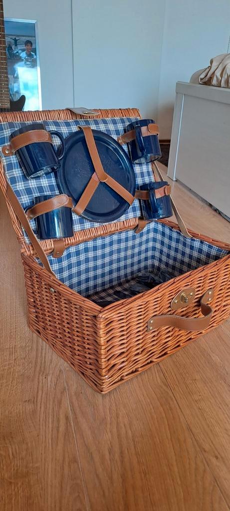 Picknickmand gevuld, Hobby en Vrije tijd, Picknickmanden, Zo goed als nieuw, Ophalen