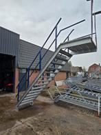 Stalen trap met vordes gegalv/blauw. Hoog 3,1mtr. Nog038, Doe-het-zelf en Verbouw, Ladders en Trappen, Ophalen of Verzenden, Trap