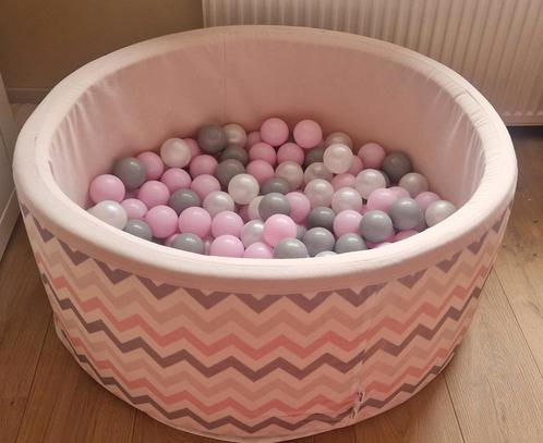 Ballenbak met 250 roze,  grijze en parelmoer ballen, Kinderen en Baby's, Speelgoed | Overig, Zo goed als nieuw, Jongen of Meisje