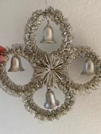 Vintage Kerst versiering Zilver “tinsel” 4 bellen 29 cm hoog, Diversen, Kerst, Ophalen of Verzenden, Zo goed als nieuw