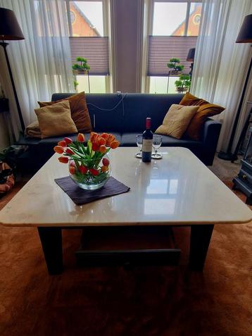 Marmeren salon tafel met donkerhouten onderstel beschikbaar voor biedingen