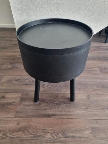 Rond tafeltje met opbergruimte