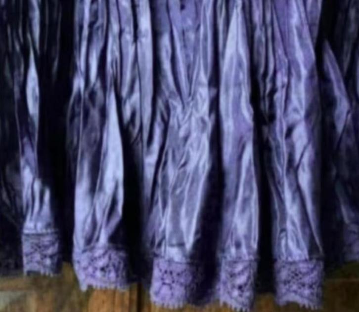 Blauwe rok met onderaan kant; In Linea; maat 40; 80 cm lang, Kleding | Dames, Rokken, Zo goed als nieuw, Maat 38/40 (M), Blauw