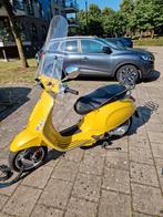 Vespa  sprint scooter 25 kilometer 4takt, Fietsen en Brommers, Scooters | Vespa, Ophalen, Zo goed als nieuw