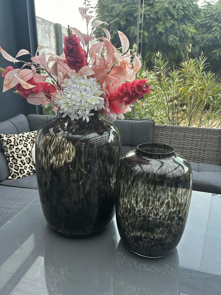 Kara Cheetah vazen set smokey grey glas, Huis en Inrichting, Woonaccessoires | Vazen, Zo goed als nieuw, Zwart, Minder dan 50 cm