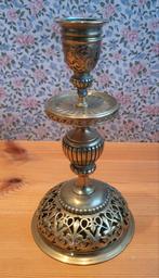 Kandelaar met opengewerkte voet, Antiek en Kunst, Antiek | Kandelaars, Ophalen of Verzenden, Overige materialen