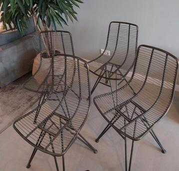 4 stalen stoeltjes van loods 5