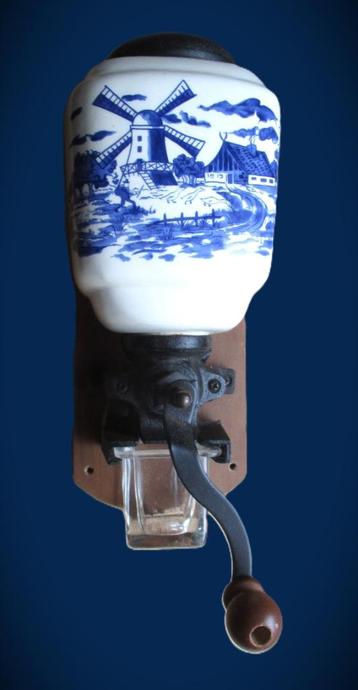 Koffiemolen~Handkoffiemolen~Aardewerk~werkt goed beschikbaar voor biedingen